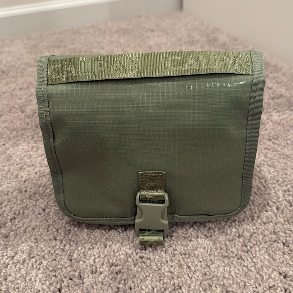 Calpak Terra Hanging Toiletry Bag in Juniper